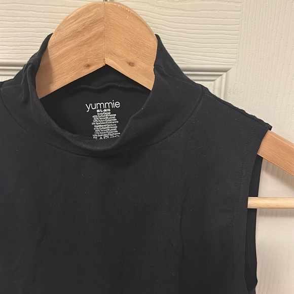 YUMMIE Kinsley Mock Neck Thong Shaping Bodysuit in Black size M/L - Picture 4 of 6